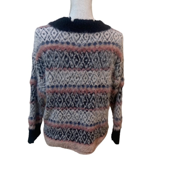 Urban outfitters fuzzy high low hem cropped sweater print blush, black sz small - Picture 10 of 13